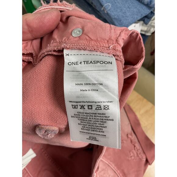 One Teaspoon Bandit Denim Shorts in Pink Denim 5 Pocket NWT Size 34 - Picture 7 of 7